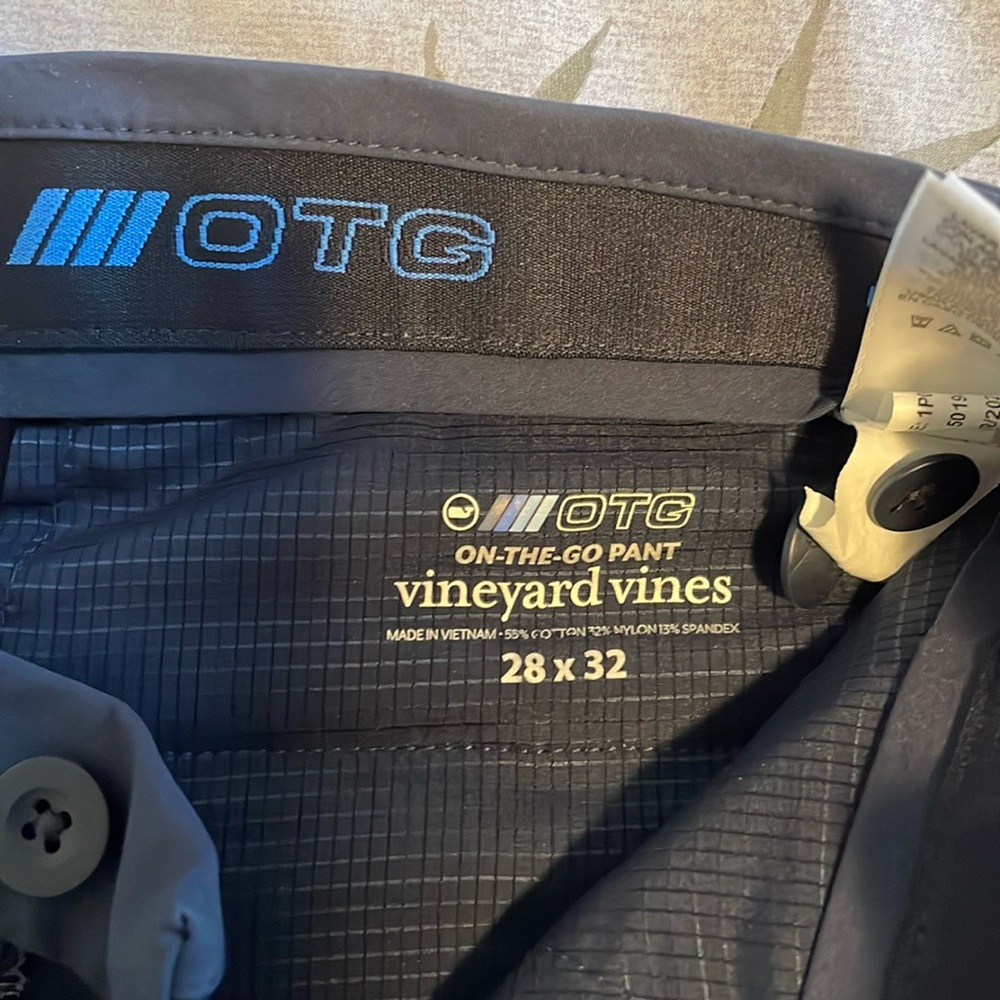 Vineyard Vine’s Men’s On The Go pants